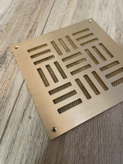 Вентиляционная решетка латунная шлифованная LR-05 150х150